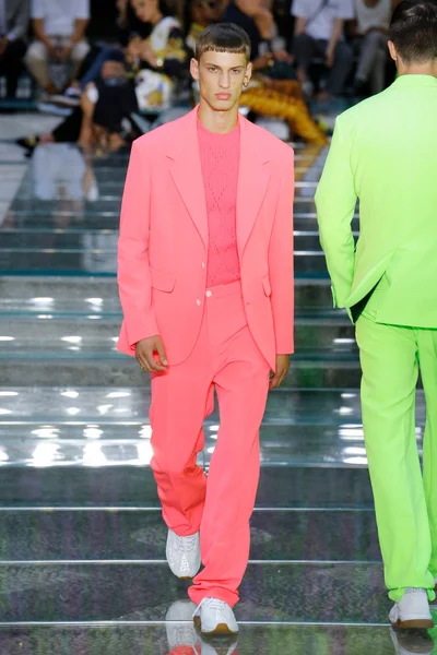 Look 32